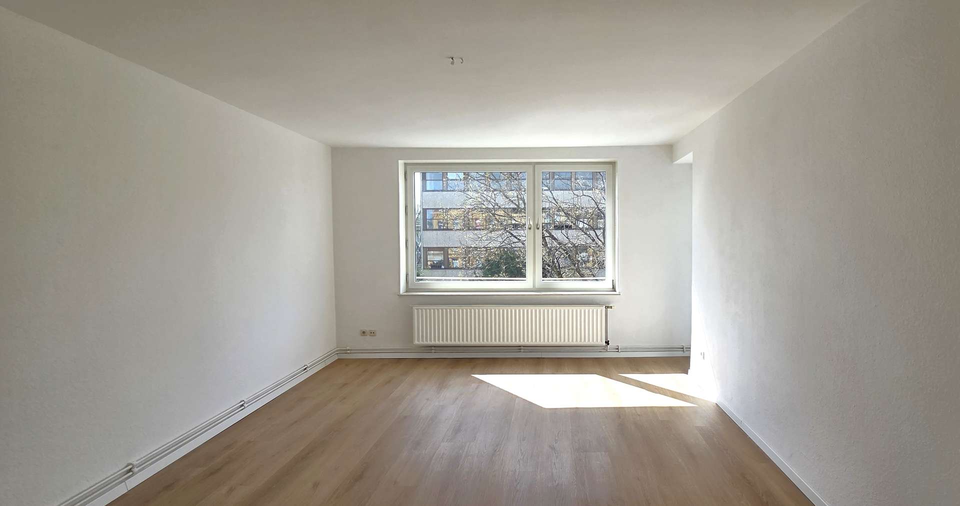 Charmante helle 2-Zimmer-Wohnung Nähe Herrenhäuser Gärten!!! - Foto 1