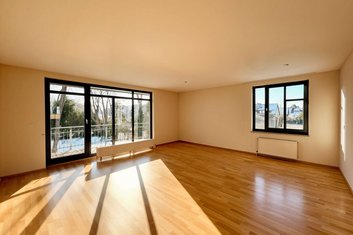 Ehlershausen: Schöne 3-Zimmerwohnung mit großzügiger Loggia und Stellplatz