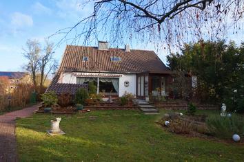 Einfamilienhaus auf großem Grundstück in ruhiger Lage