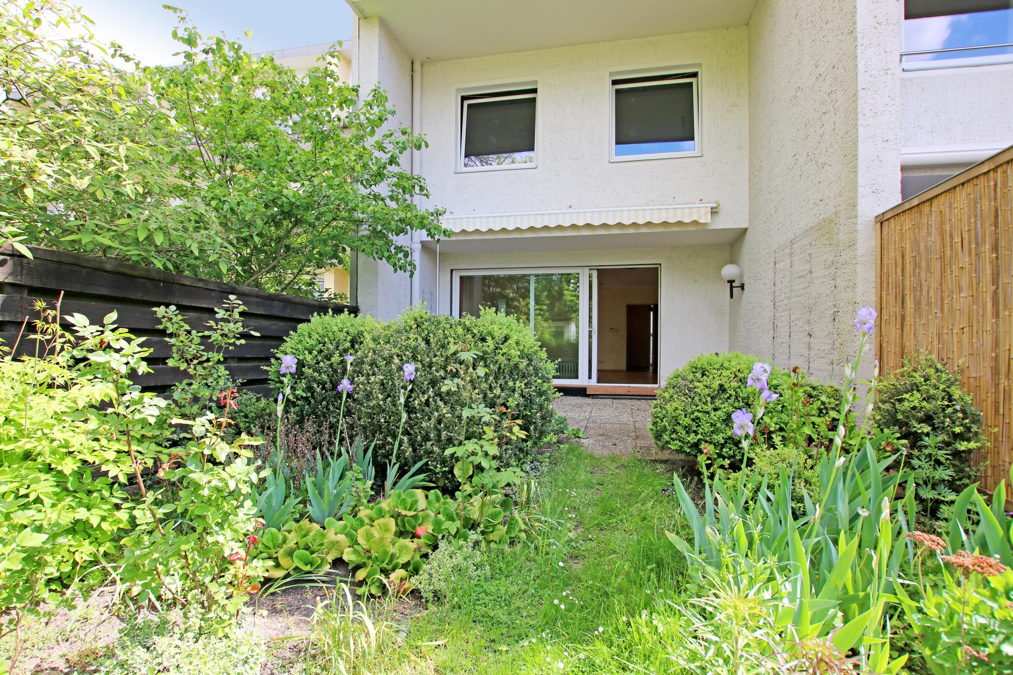 Fast wie ein Haus mit Garten und Garage in