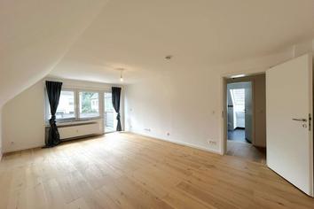 Frisch Saniert | Hochwertige 4 Zimmerwohnung mit Balkon und Garten