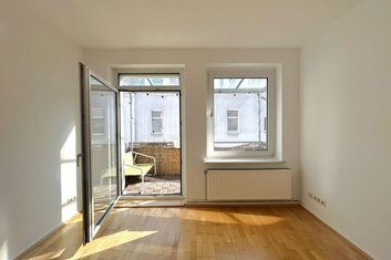 Helle 3 Zimmerwohnung mit Einbauküche und Balkon | Südstadt!