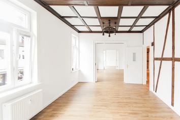 Helle Büroräume in der Innenstadt: Erstbezug nach Modernisierung