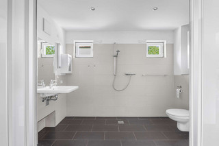 Badezimmer (EG)