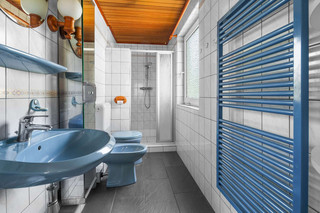 Badezimmer (EG)