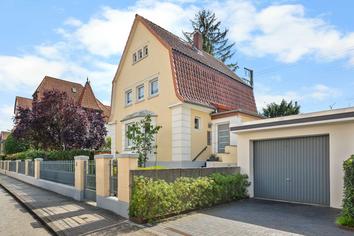 Historischer Charme trifft auf modernes Wohnen – Einfamilienhaus mit hochwertigem Anbau