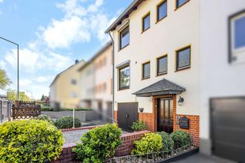 Ihr neues Zuhause: Charmantes Reihenmittelhaus mit Südgarten und Wohlfühlcharakter