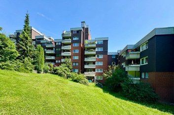 Kapitalanlage: Schöne 3-Zimmerwohnung mit Loggia in direkter Waldrandlage