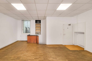 Ladenfläche mit Treppe zum Keller