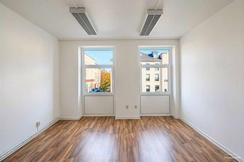 Königstraße: helle Büroräume mit Terrasse nahe Musikhochschule