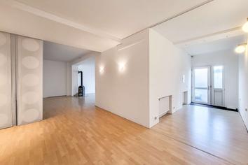 Nordstadt: Gewerbefläche mit exklusivem Innenhof und großer Garage