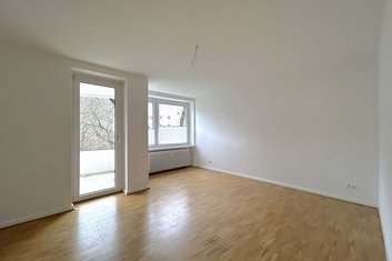 Renoviert | Moderne 3 Zimmerwohnung mit Balkon und Einbauküche!