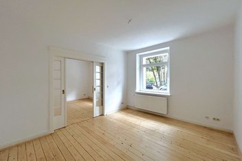 Saniert | Wunderschöne Altbauwohnung mit 4 Zimmern und Balkon