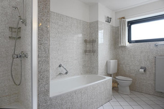 Badezimmer im 1. OG