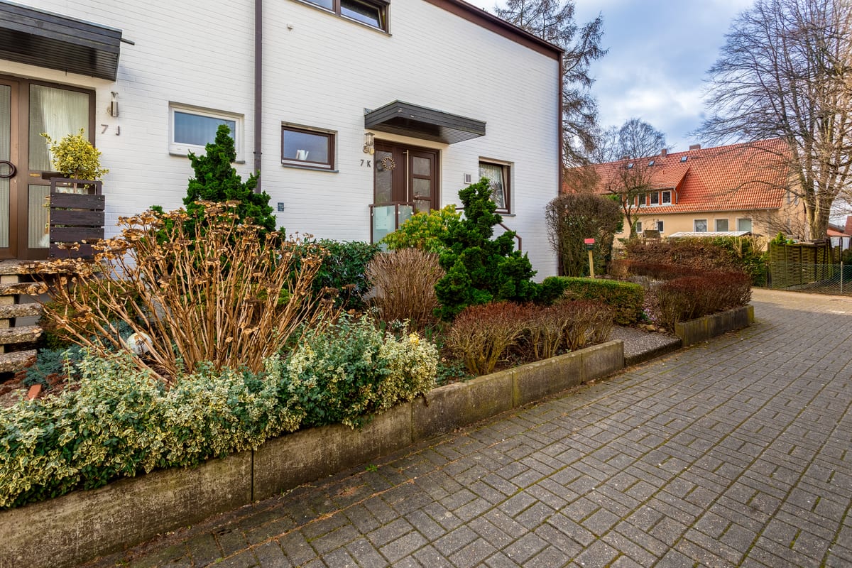 Sehr gepflegtes und großzügiges Reihenendhaus mit schönem Garten HAUS