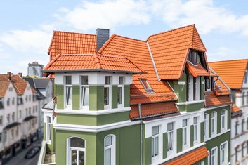 Toplage Altbau in Uni-Nähe: 2 Dachgeschosswohnungen mit zugeteilten Flächen im Dachboden