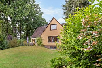 Schönes Zweifamilienhaus in Bissendorf mit großem Garten und Doppelgarage