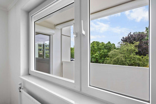 Blick zum Balkon vom Schlafzimmer