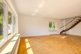 Wohnzimmer (rechte Wohnung)