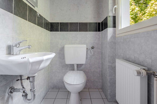 Gäste-WC (rechte Wohnung)