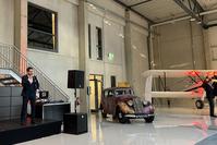 Business Boarding: Eine Zeitreise in das frühe 20. Jahrhundert inmitten von Oldtimer-Flugzeugen